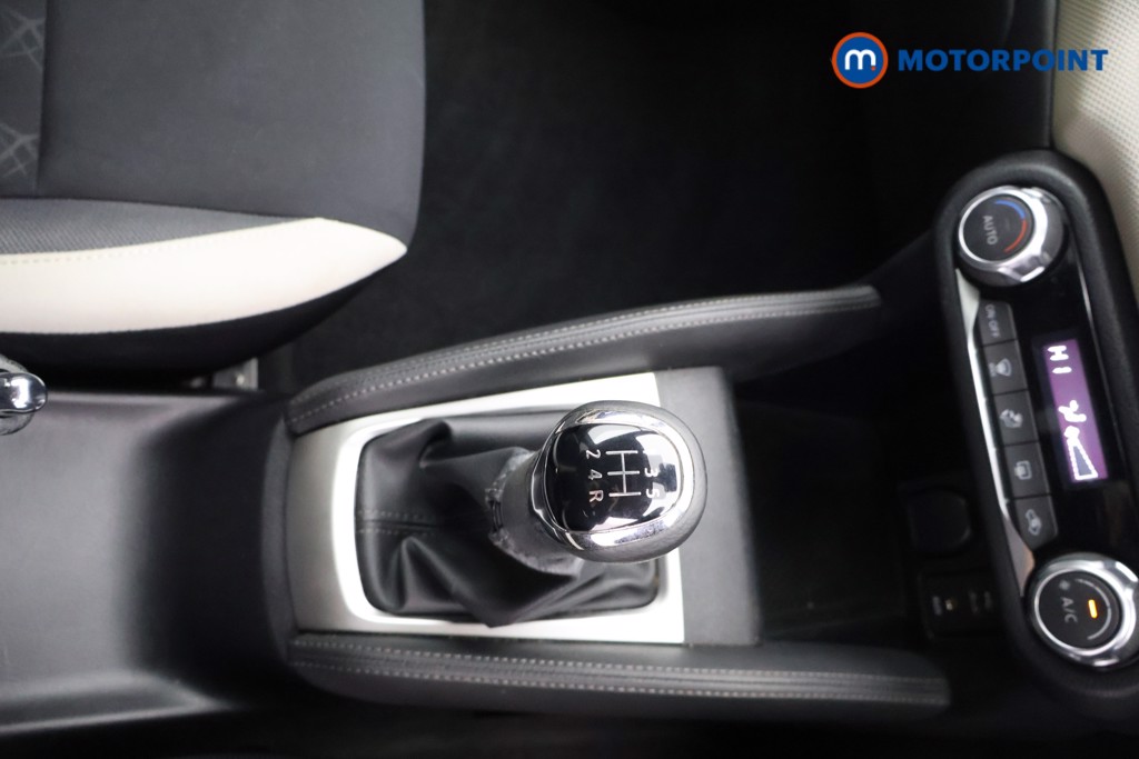 Nissan Micra N-Connecta Manual Diesel Hatchback - Stock Number (1626507) - 8th supplementary image