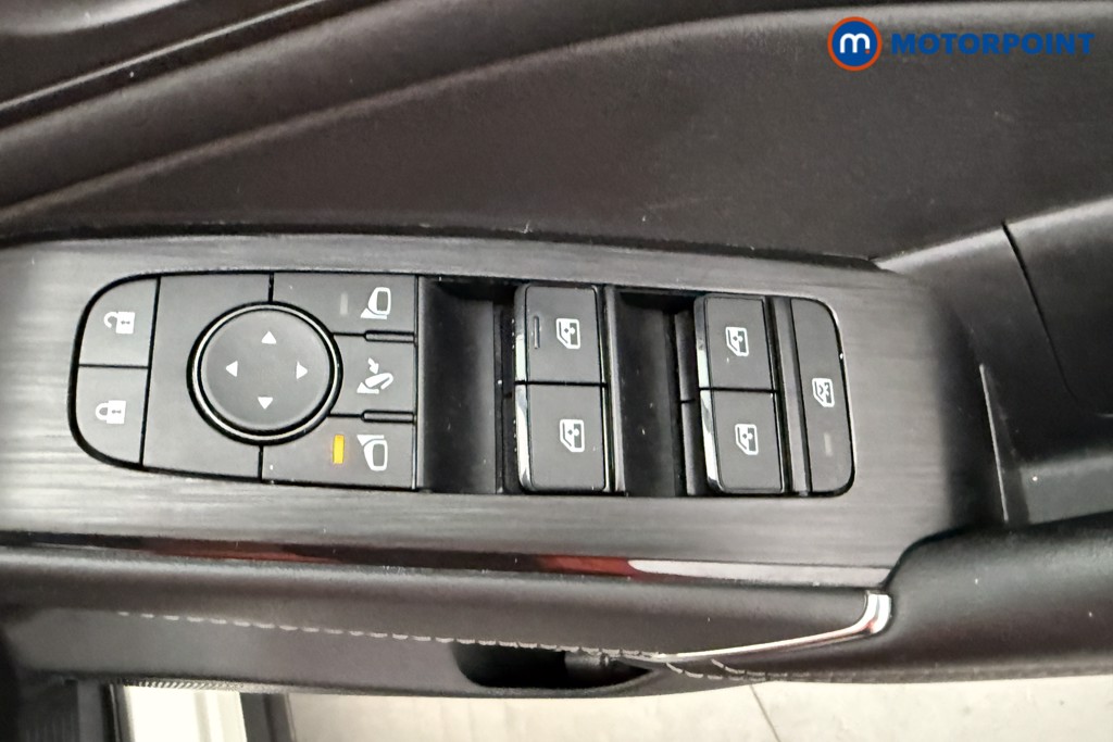 Nissan Qashqai N-Connecta Manual Petrol SUV - Stock Number (1627377) - 15th supplementary image