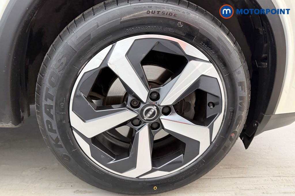 Nissan Qashqai N-Connecta Manual Petrol SUV - Stock Number (1627377) - 26th supplementary image