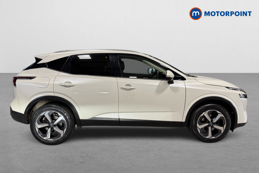 Nissan Qashqai N-Connecta Manual Petrol SUV - Stock Number (1627377) - Drivers side
