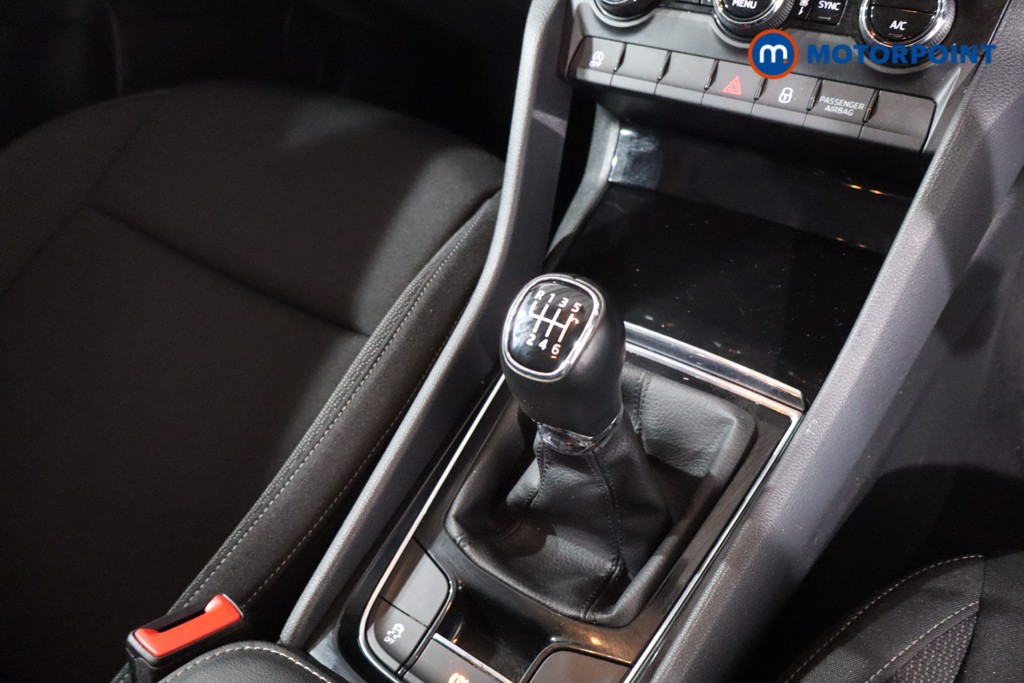 Skoda Karoq Se Drive Manual Petrol SUV - Stock Number (1627917) - 23rd supplementary image