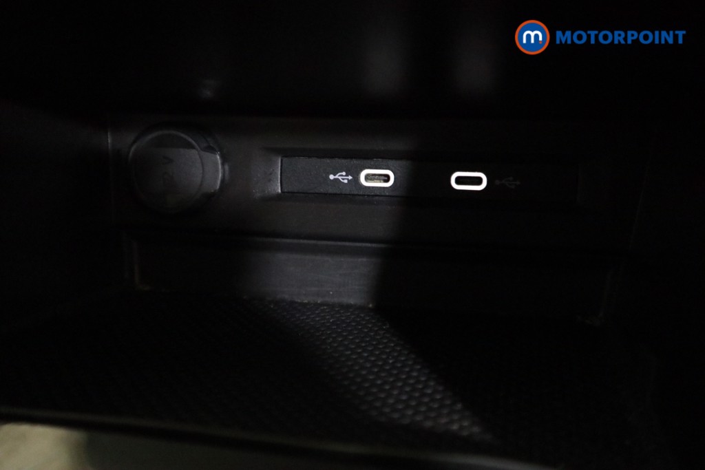 Volkswagen Tiguan R-Line Automatic Petrol SUV - Stock Number (1628047) - 9th supplementary image