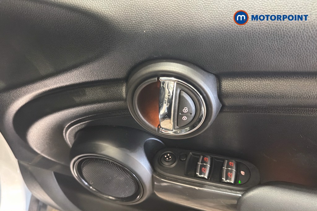 Mini Hatchback Cooper Classic Manual Petrol Hatchback - Stock Number (1629749) - 42nd supplementary image