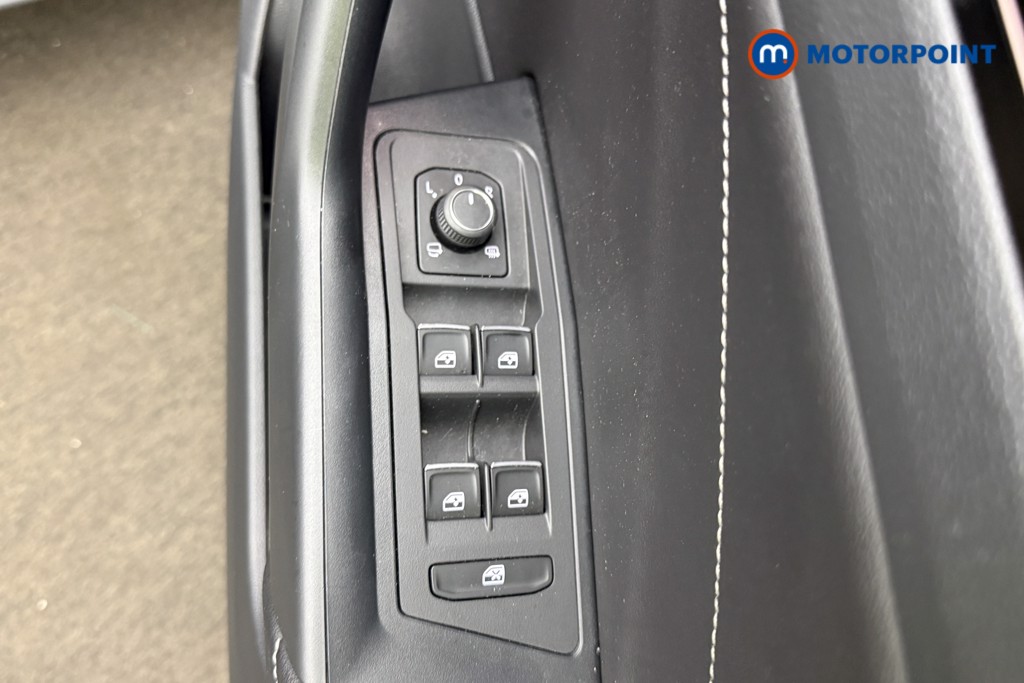 Volkswagen T-Roc R-Line Manual Petrol SUV - Stock Number (1630599) - 24th supplementary image