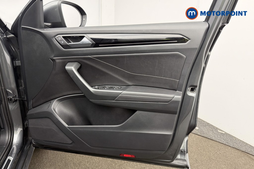 Volkswagen T-Roc R-Line Manual Petrol SUV - Stock Number (1630599) - 26th supplementary image