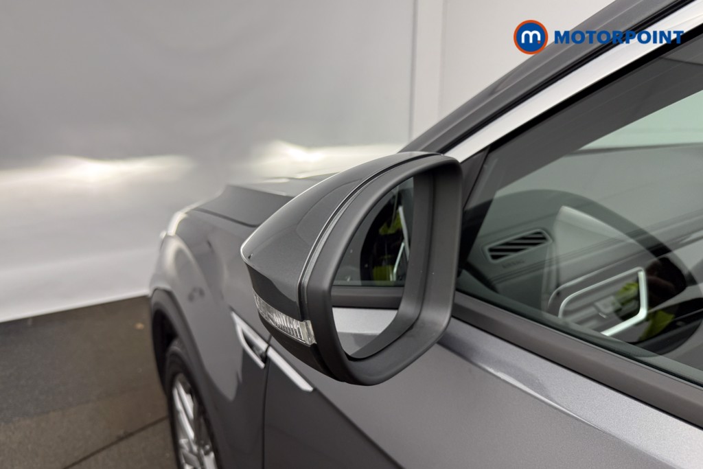 Volkswagen T-Roc R-Line Manual Petrol SUV - Stock Number (1630599) - 28th supplementary image