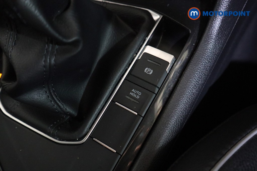 Volkswagen Tiguan Life Manual Petrol SUV - Stock Number (1630840) - 9th supplementary image