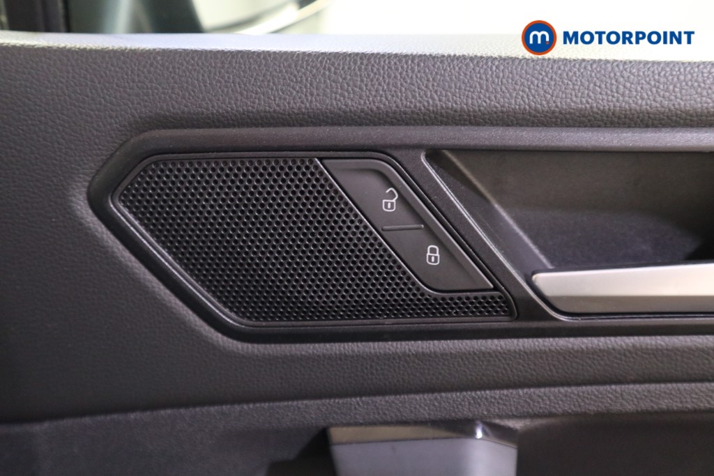 Volkswagen Tiguan Life Manual Petrol SUV - Stock Number (1630840) - 14th supplementary image