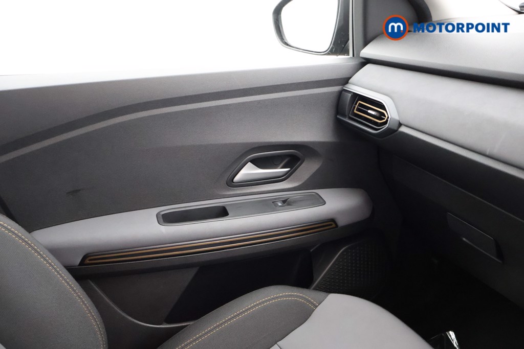 Dacia Jogger Extreme Automatic Petrol-Electric Hybrid People Carrier - Stock Number (1631287) - 11th supplementary image