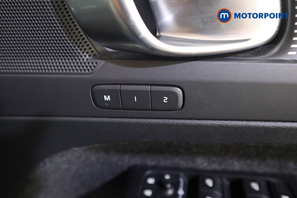 Volvo Xc40 R Design Pro Automatic Petrol SUV - Stock Number (1632626) - 12th supplementary image
