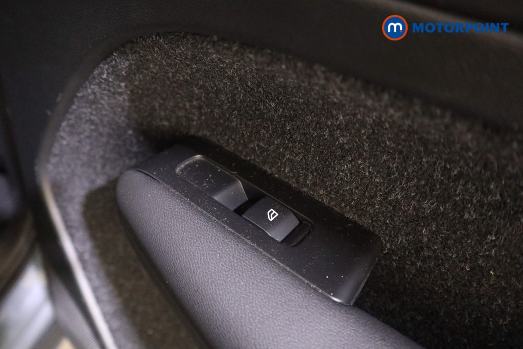 Volvo Xc40 R Design Pro Automatic Petrol SUV - Stock Number (1632626) - 20th supplementary image