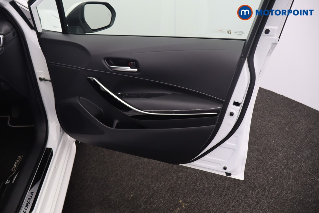 Toyota Corolla Excel Automatic Petrol-Electric Hybrid Estate - Stock Number (1633037) - 15th supplementary image