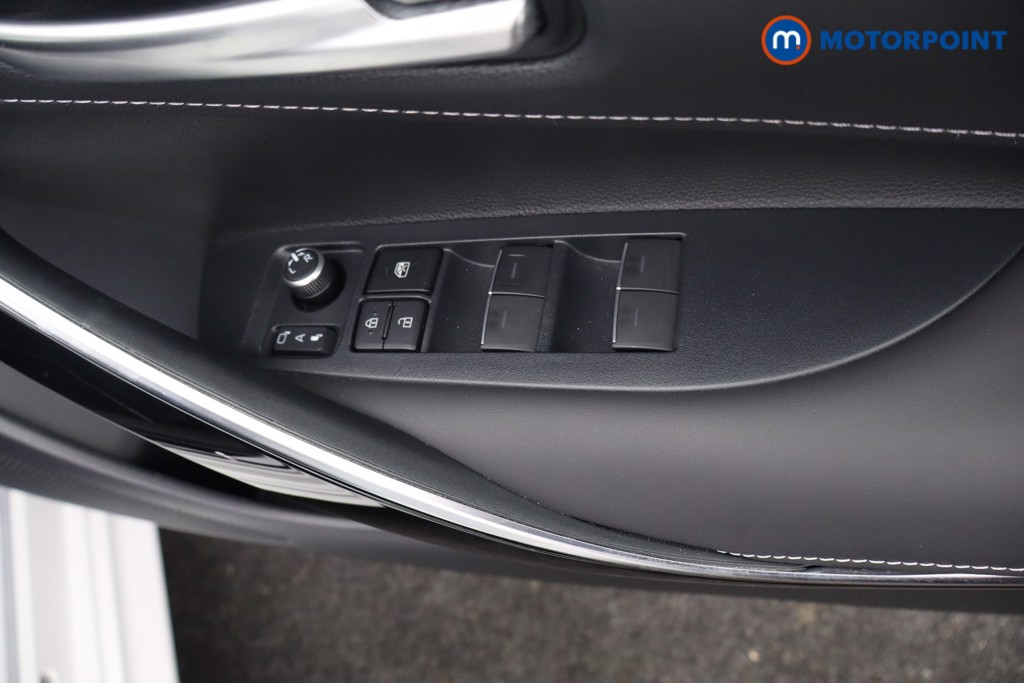 Toyota Corolla Excel Automatic Petrol-Electric Hybrid Estate - Stock Number (1633037) - 17th supplementary image