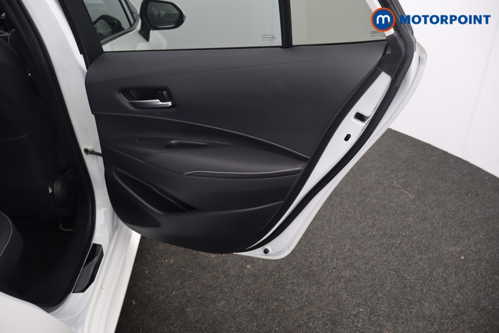 Toyota Corolla Excel Automatic Petrol-Electric Hybrid Estate - Stock Number (1633037) - 21st supplementary image