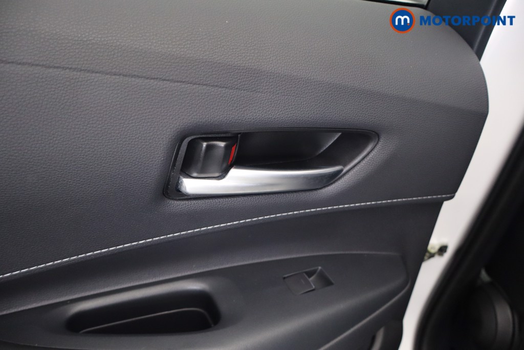 Toyota Corolla Excel Automatic Petrol-Electric Hybrid Estate - Stock Number (1633037) - 26th supplementary image
