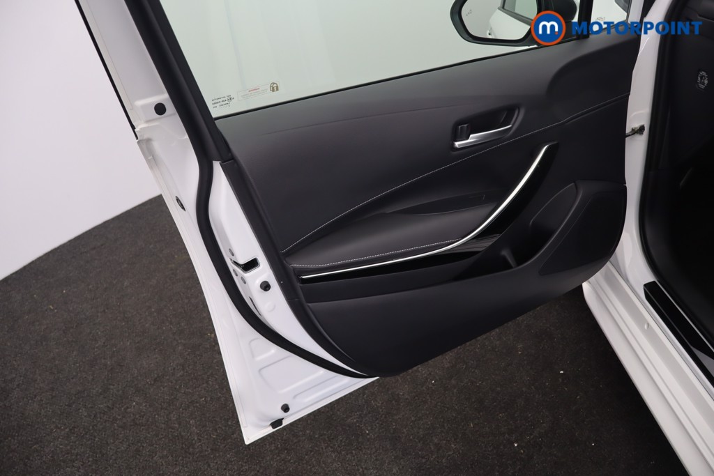 Toyota Corolla Excel Automatic Petrol-Electric Hybrid Estate - Stock Number (1633037) - 29th supplementary image