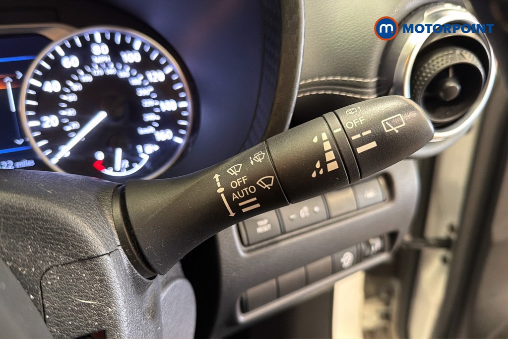 Nissan Juke N-Connecta Manual Petrol SUV - Stock Number (1633156) - 7th supplementary image