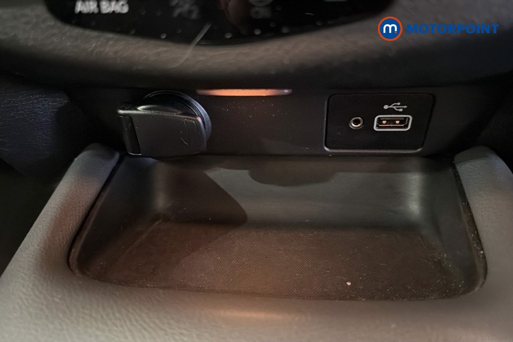 Nissan Juke N-Connecta Manual Petrol SUV - Stock Number (1633156) - 17th supplementary image