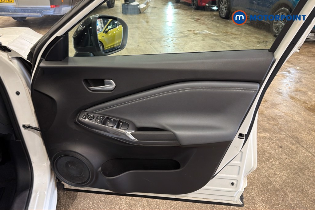 Nissan Juke N-Connecta Manual Petrol SUV - Stock Number (1633156) - 19th supplementary image