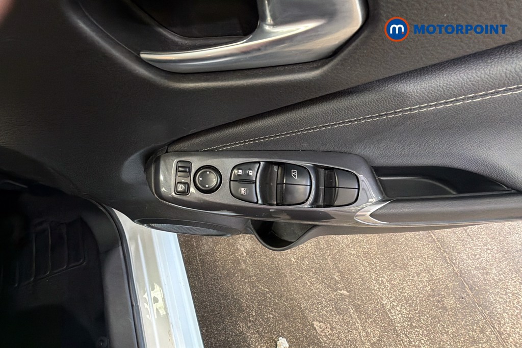 Nissan Juke N-Connecta Manual Petrol SUV - Stock Number (1633156) - 20th supplementary image