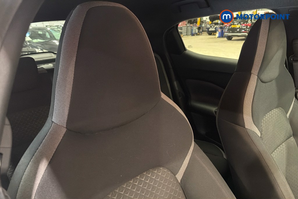 Nissan Juke N-Connecta Manual Petrol SUV - Stock Number (1633156) - 23rd supplementary image