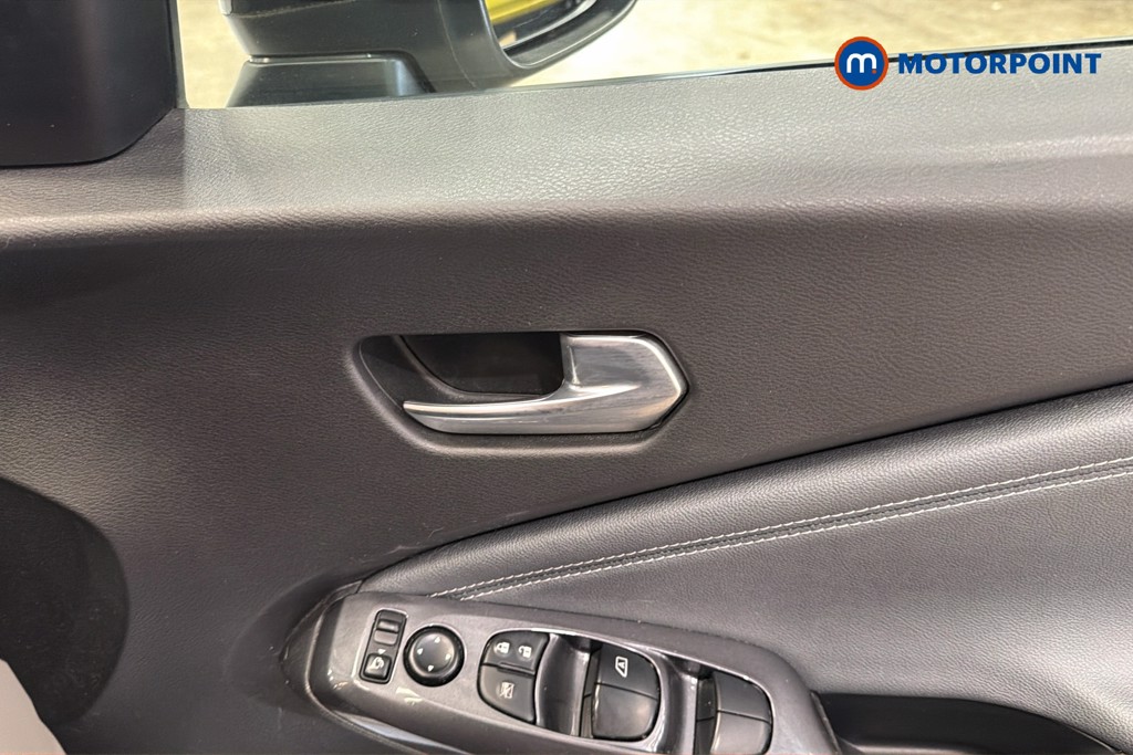 Nissan Juke N-Connecta Manual Petrol SUV - Stock Number (1633156) - 42nd supplementary image