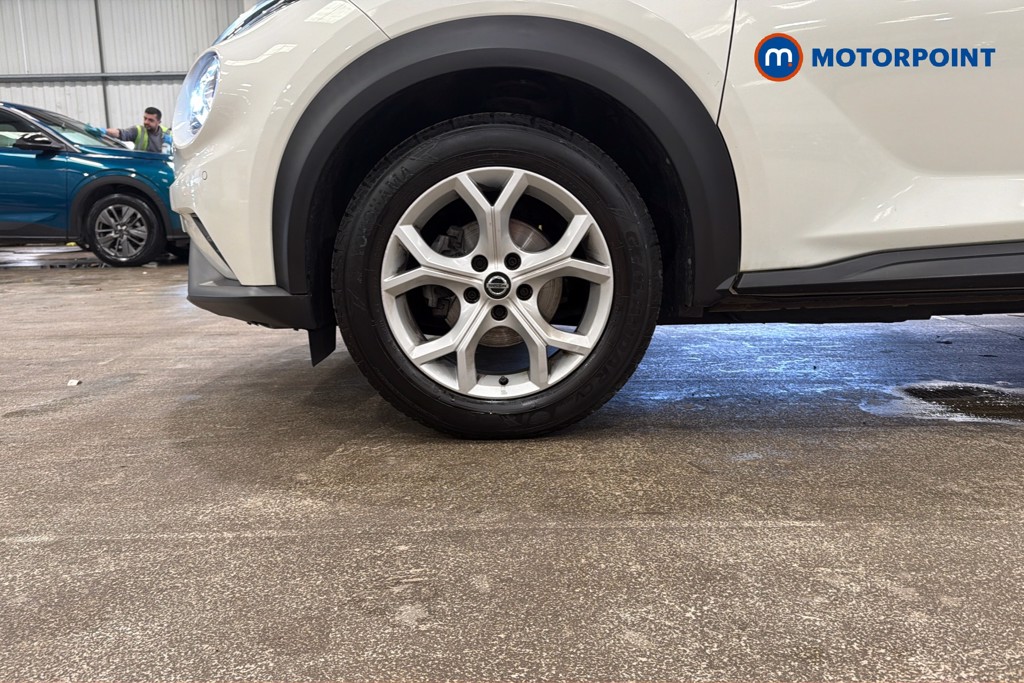 Nissan Juke N-Connecta Manual Petrol SUV - Stock Number (1633156) - 47th supplementary image