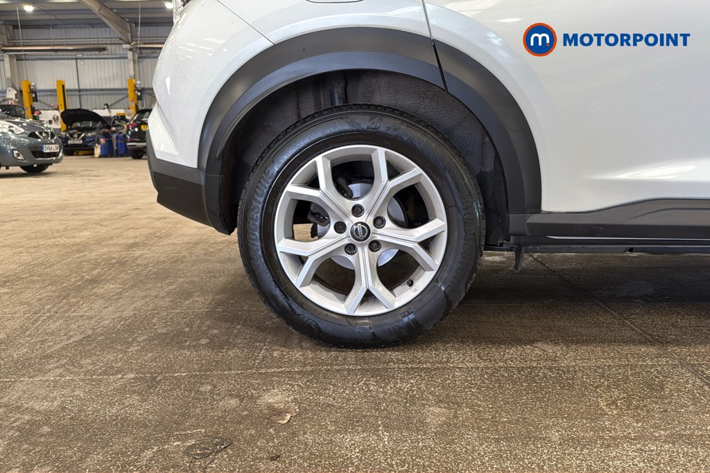 Nissan Juke N-Connecta Manual Petrol SUV - Stock Number (1633156) - 49th supplementary image