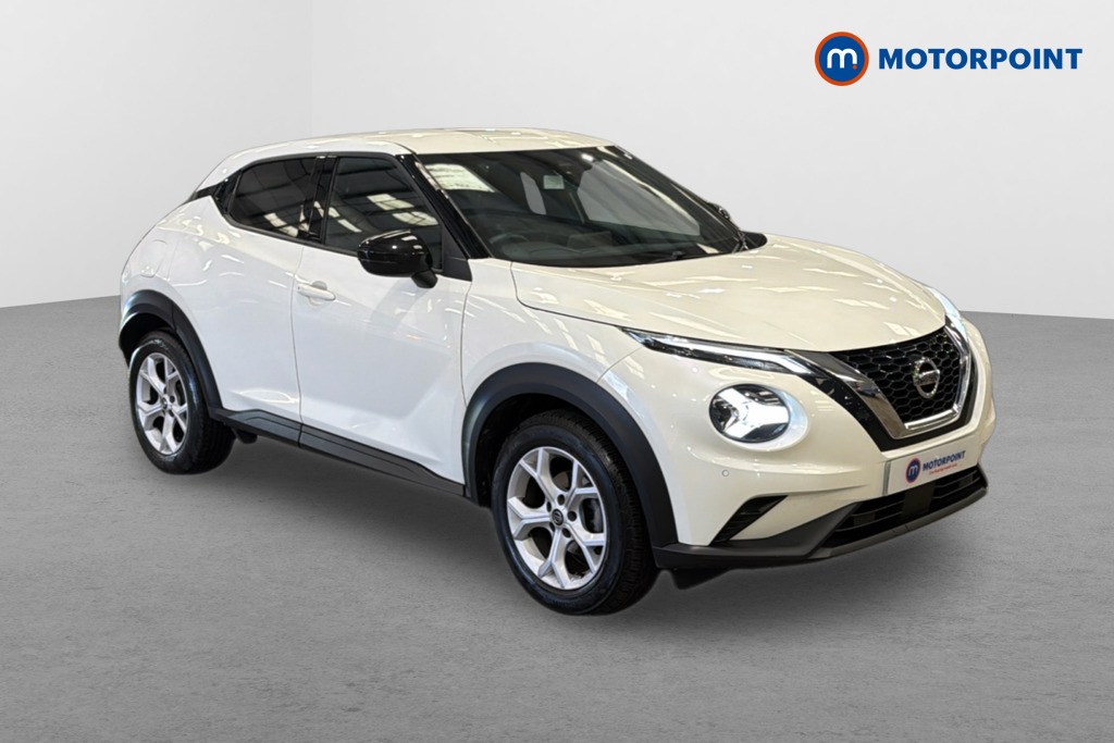 Nissan Juke N-Connecta Manual Petrol SUV - Stock Number (1633156) - Drivers side front corner