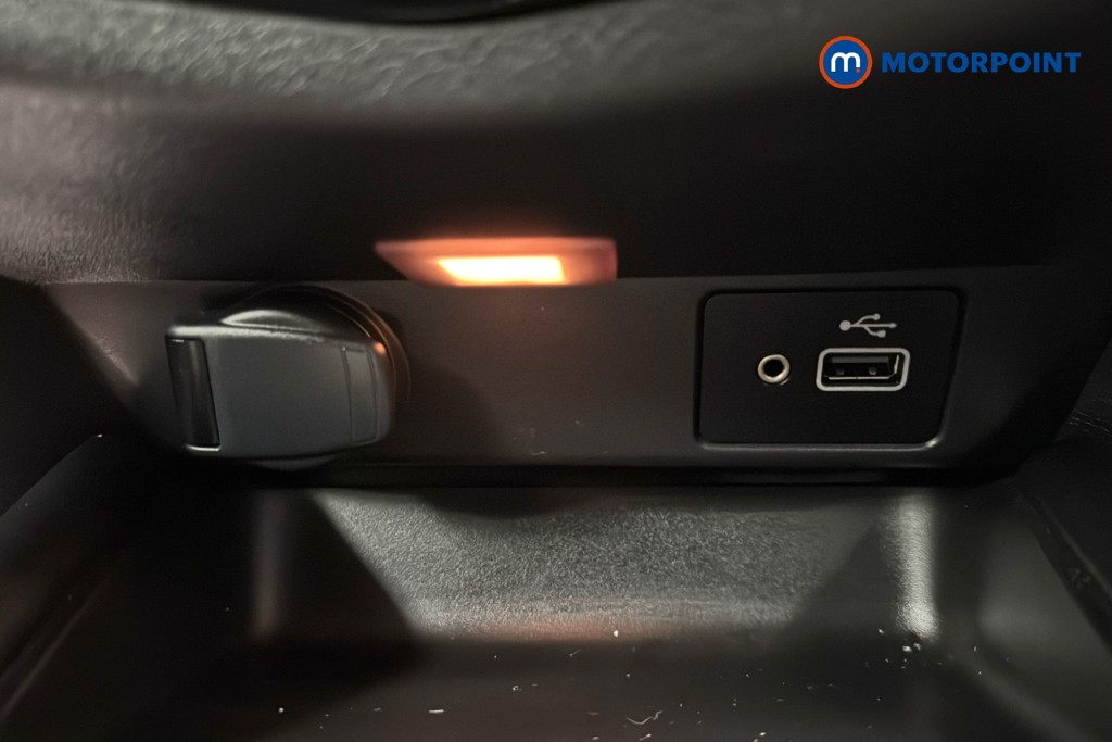 Nissan Juke N-Connecta Manual Petrol SUV - Stock Number (1633921) - 17th supplementary image