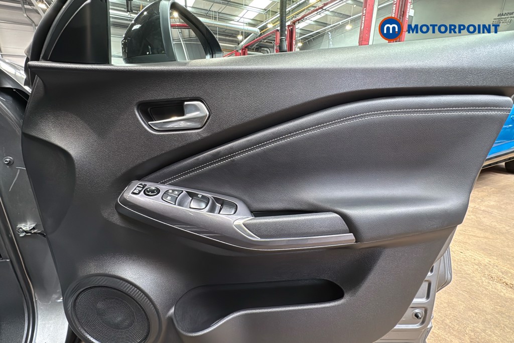 Nissan Juke N-Connecta Manual Petrol SUV - Stock Number (1633921) - 19th supplementary image