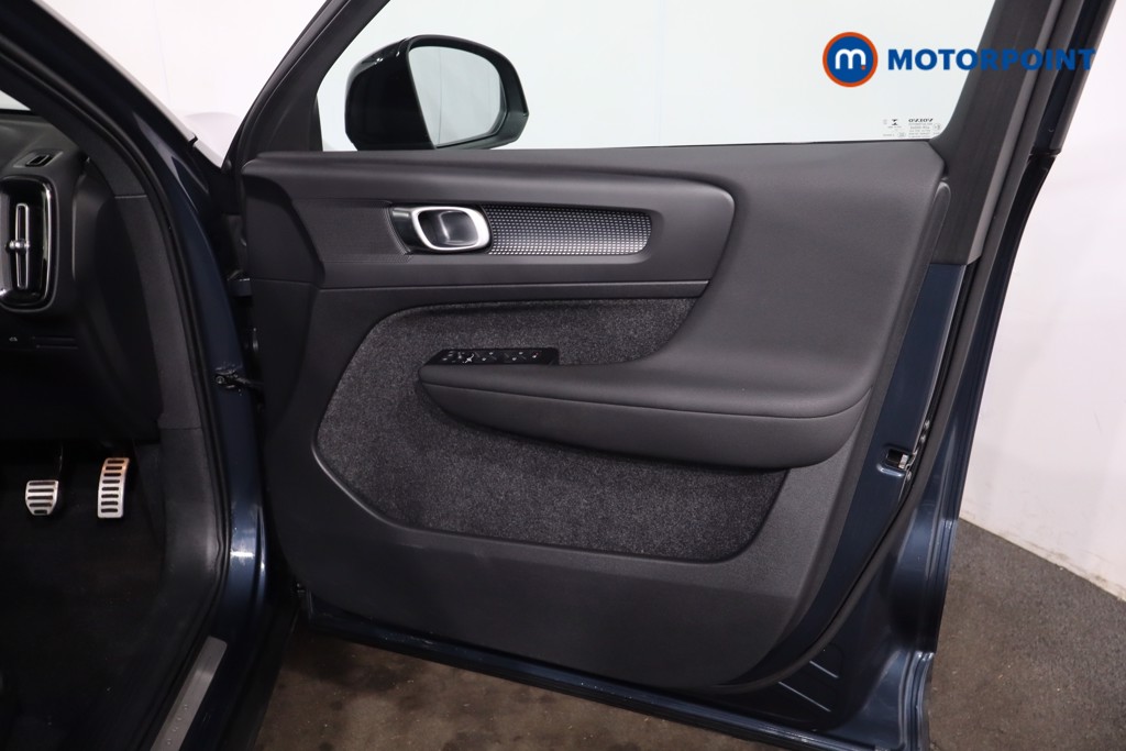 Volvo Xc40 R Design Manual Petrol SUV - Stock Number (1634380) - 23rd supplementary image