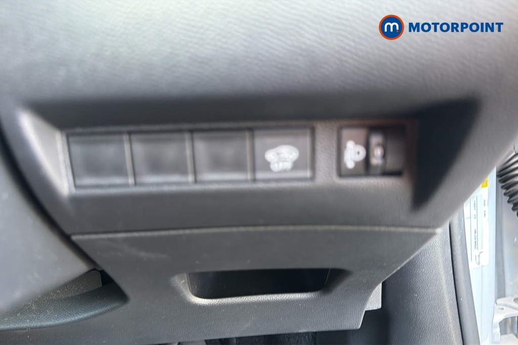 Peugeot 2008 Allure Manual Petrol SUV - Stock Number (1634510) - 11th supplementary image