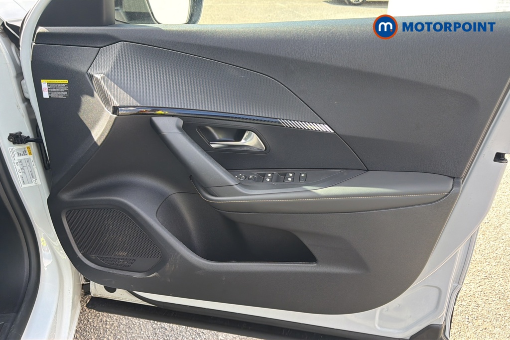 Peugeot 2008 Allure Manual Petrol SUV - Stock Number (1634510) - 18th supplementary image