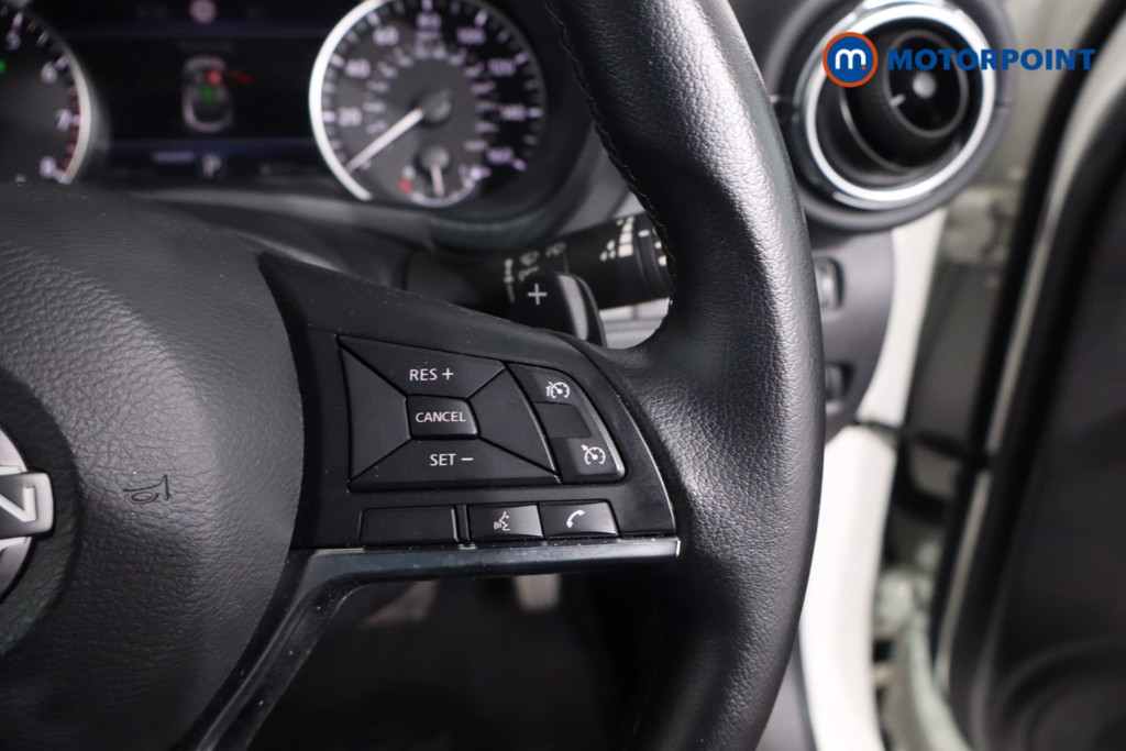 Nissan Juke N-Connecta Automatic Petrol SUV - Stock Number (1634571) - 8th supplementary image