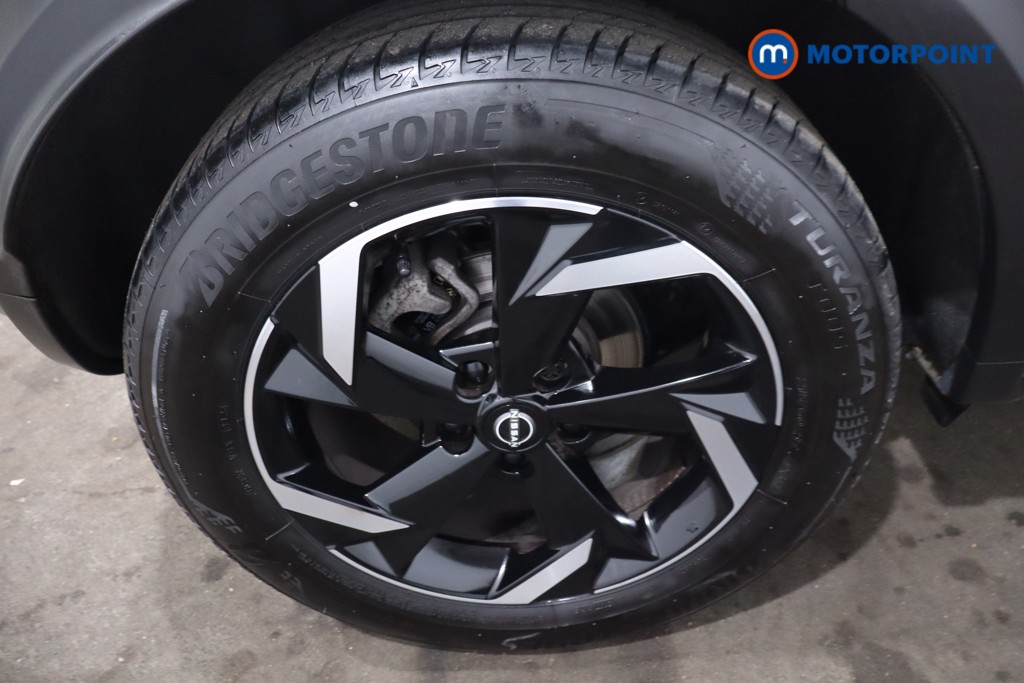 Nissan Juke N-Connecta Automatic Petrol SUV - Stock Number (1634571) - 9th supplementary image