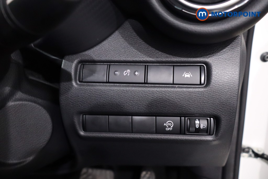 Nissan Juke N-Connecta Automatic Petrol SUV - Stock Number (1634571) - 17th supplementary image