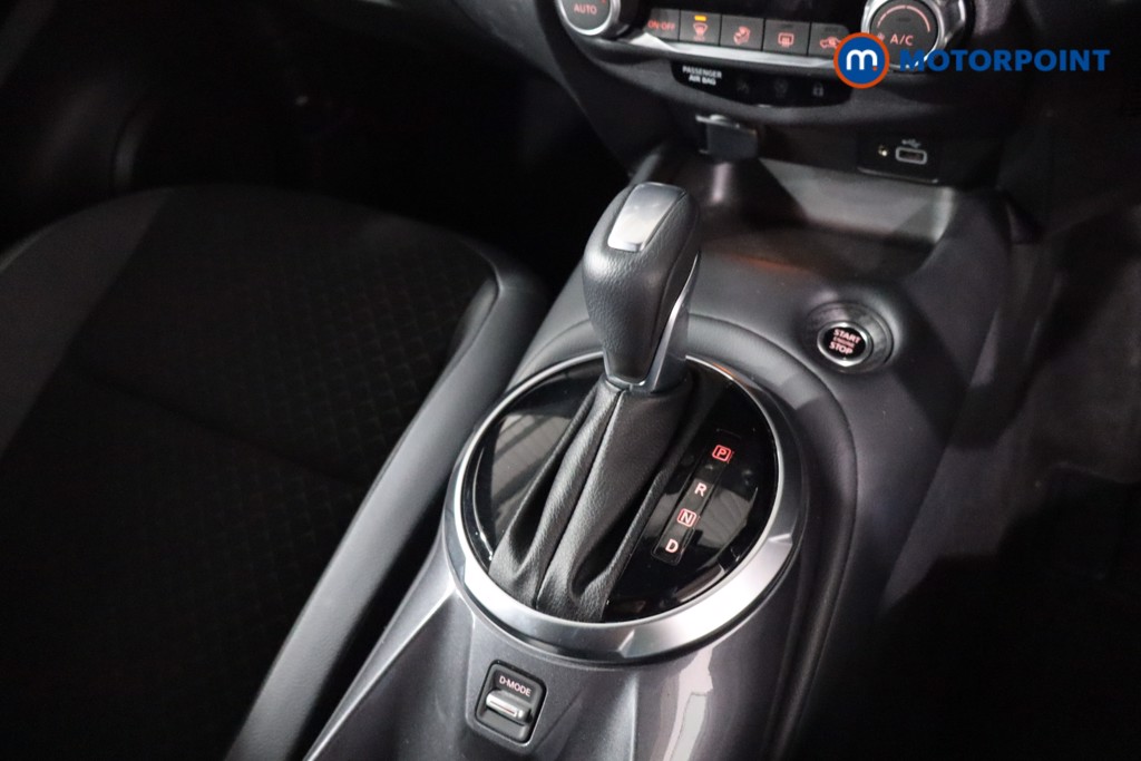 Nissan Juke N-Connecta Automatic Petrol SUV - Stock Number (1634571) - 21st supplementary image