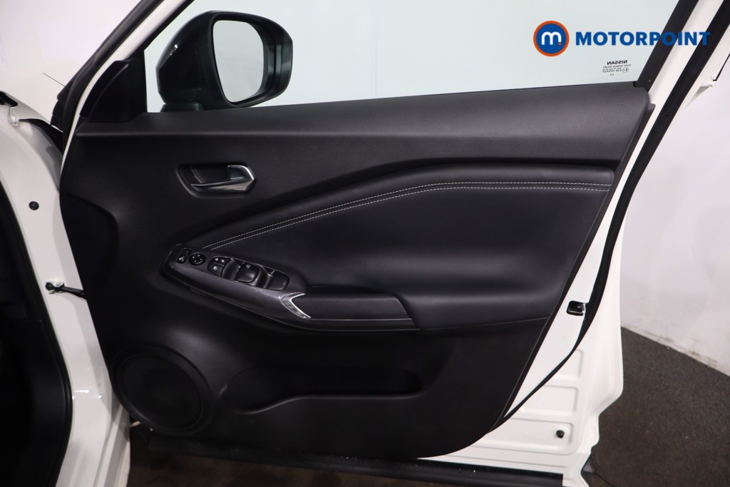 Nissan Juke N-Connecta Automatic Petrol SUV - Stock Number (1634571) - 24th supplementary image