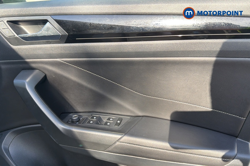 Volkswagen T-Roc R-Line Automatic Petrol SUV - Stock Number (1635575) - 10th supplementary image