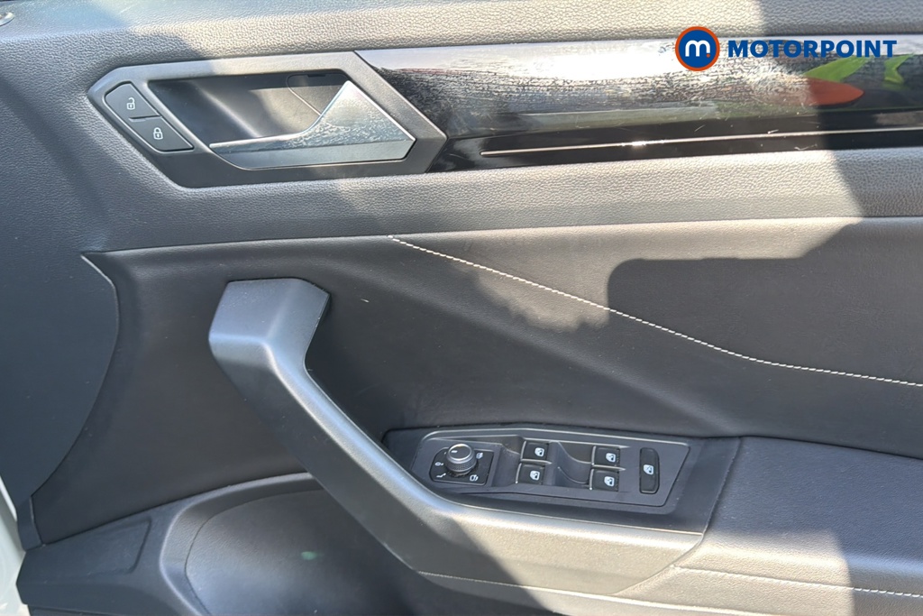 Volkswagen T-Roc R-Line Automatic Petrol SUV - Stock Number (1635575) - 19th supplementary image