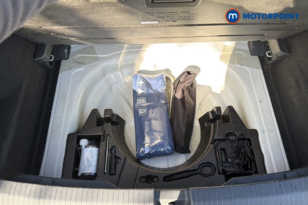 Volkswagen T-Roc R-Line Automatic Petrol SUV - Stock Number (1635575) - 33rd supplementary image