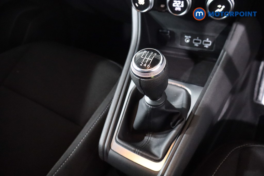 Renault Captur Iconic Manual Petrol SUV - Stock Number (1620862) - 22nd supplementary image