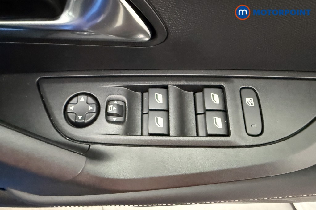 Peugeot 2008 Allure Manual Petrol SUV - Stock Number (1625001) - 17th supplementary image