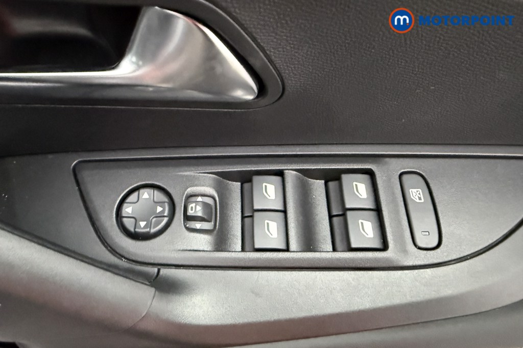 Peugeot 2008 Allure Manual Petrol SUV - Stock Number (1625016) - 16th supplementary image