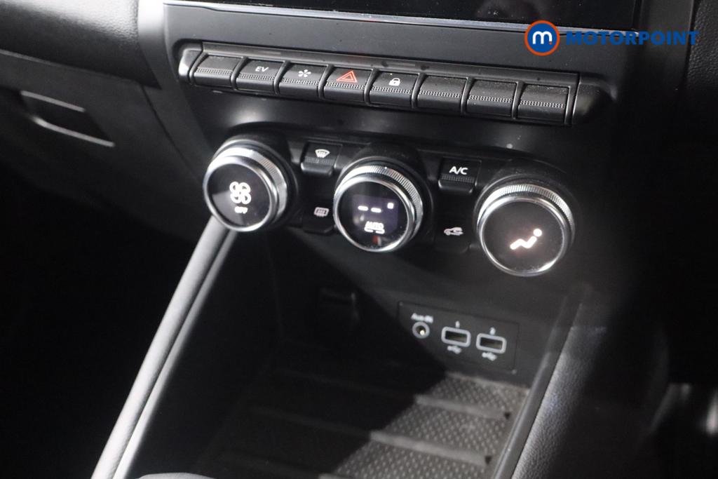 Renault Captur Launch Edition Automatic Petrol Plug-In Hybrid SUV - Stock Number (1629080) - 4th supplementary image