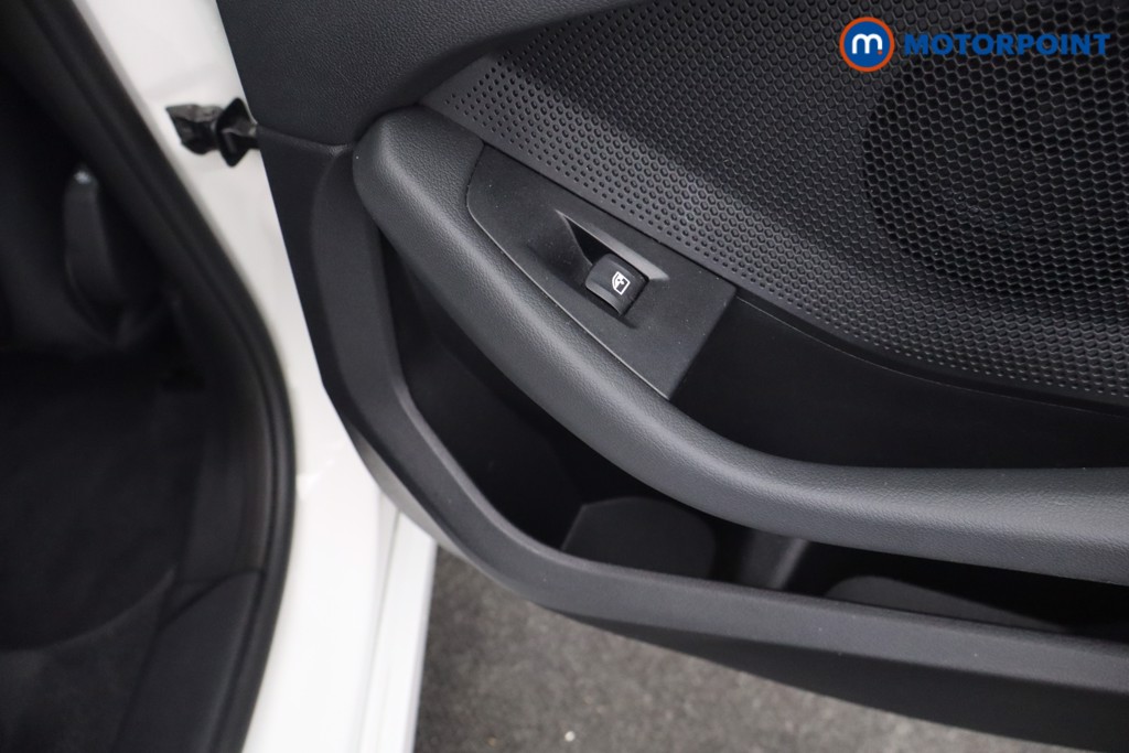 BMW 1 Series SE Automatic Petrol Hatchback - Stock Number (1629865) - 22nd supplementary image