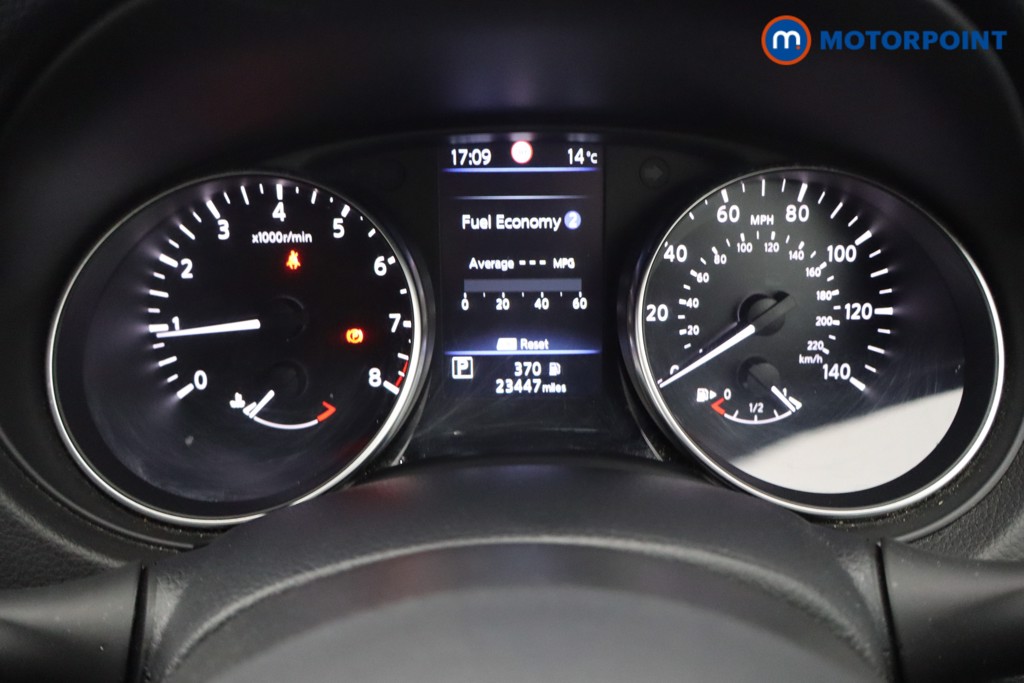 Nissan Qashqai Acenta Premium Automatic Petrol SUV - Stock Number (1632734) - 5th supplementary image