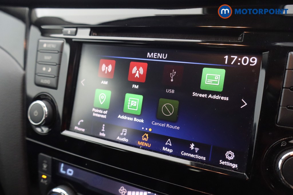 Nissan Qashqai Acenta Premium Automatic Petrol SUV - Stock Number (1632734) - 23rd supplementary image