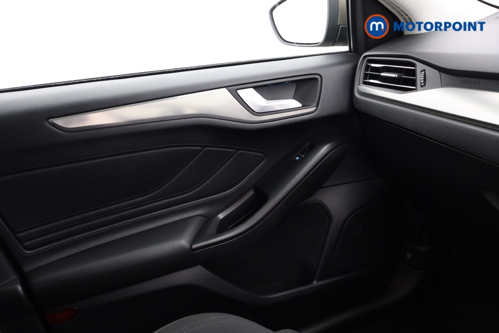 Ford Focus Titanium Automatic Petrol Hatchback - Stock Number (1634474) - 10th supplementary image